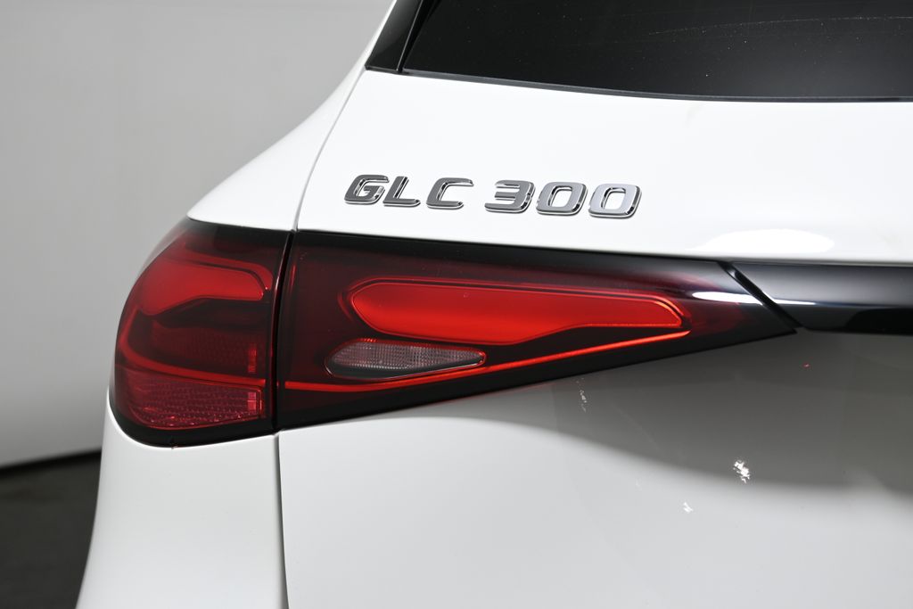 2025 Mercedes-Benz GLC 300 12