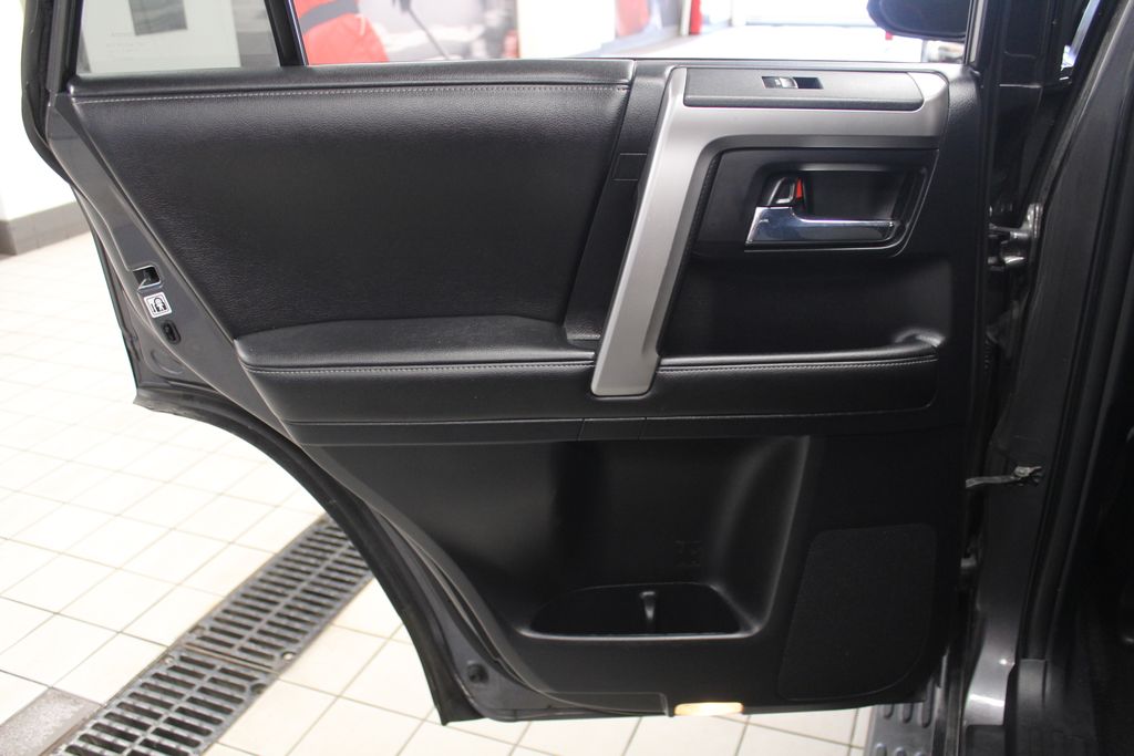 Thumbnail: 2015 Toyota 4Runner - 21