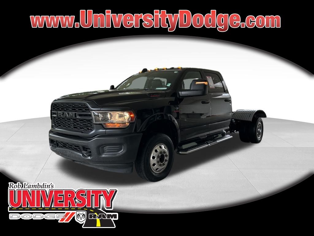 Diamond Black Crystal Pearlcoat 2023 RAM 3500 Chassis Tradesman Crew Cab LB DRW 4WD Pickup Truck Four-Wheel Drive 6-Speed Automatic