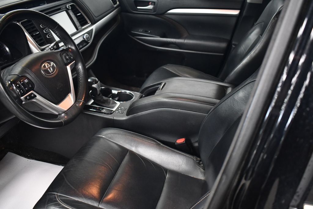 Thumbnail: 2015 Toyota Highlander - 6