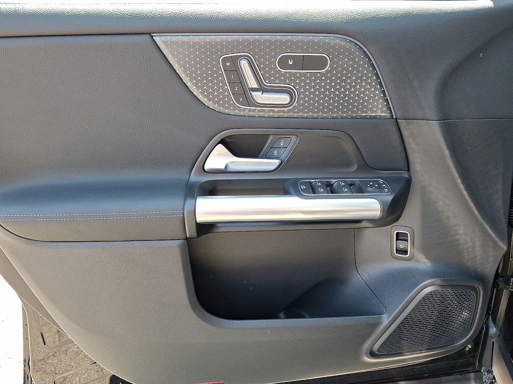 Thumbnail: 2025 Mercedes-Benz GLA - 12