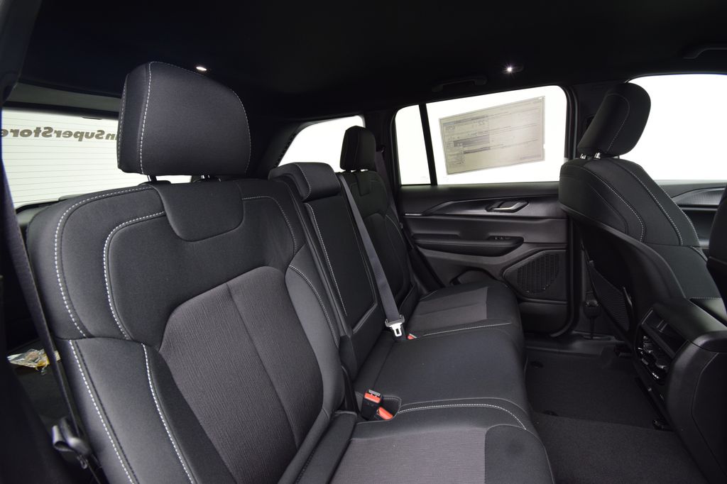 new 2026 Jeep Grand Cherokee car, priced at $38,631