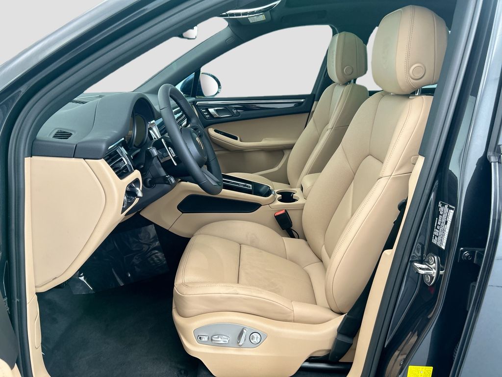 Thumbnail: 2026 Porsche Macan - 5