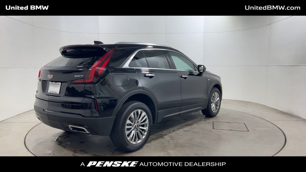 Thumbnail: 2024 Cadillac XT4 - 8