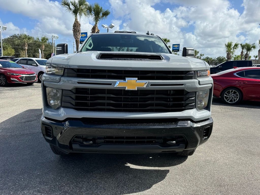 2025 Chevrolet Silverado 2500HD Custom 3