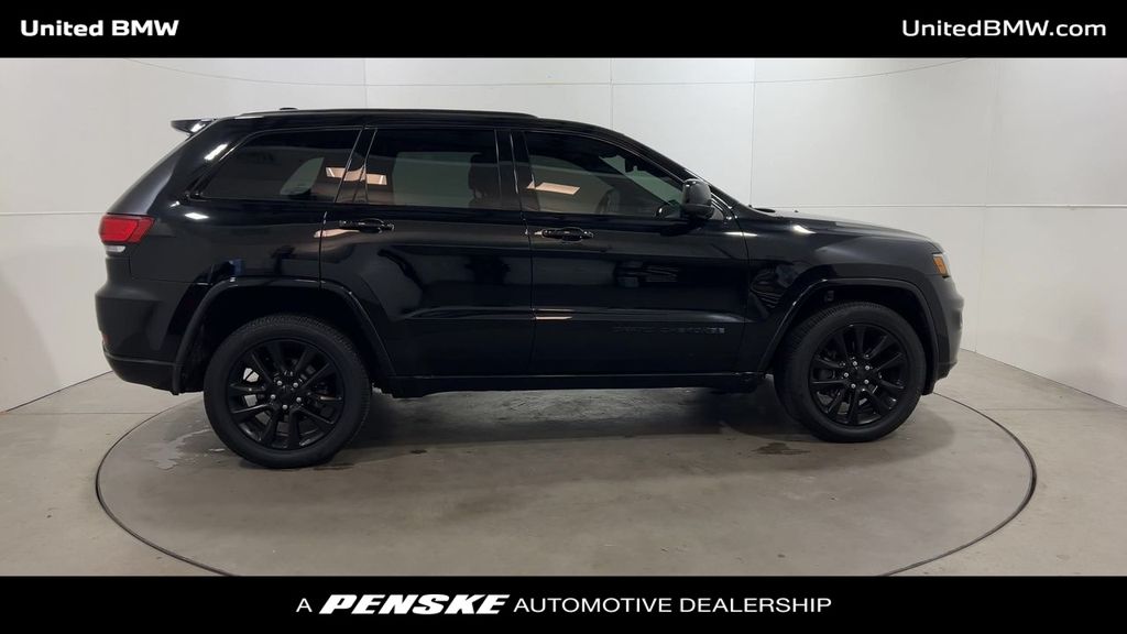 2018 Jeep Grand Cherokee Altitude 9