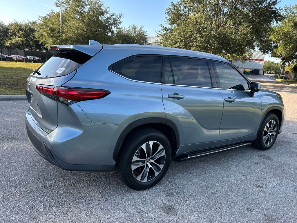 Thumbnail: 2022 Toyota Highlander - 5