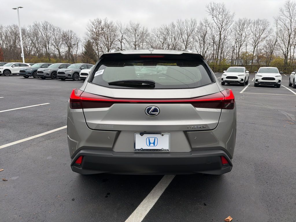 Thumbnail: 2021 Lexus UX - 4