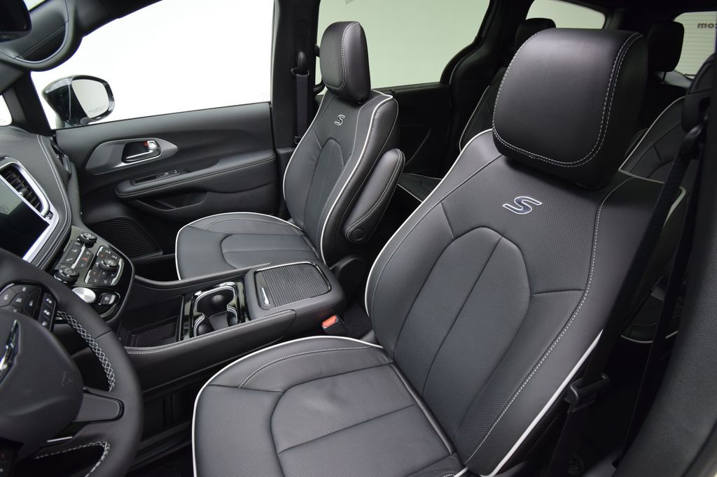 new 2026 Chrysler Pacifica car, priced at $48,714