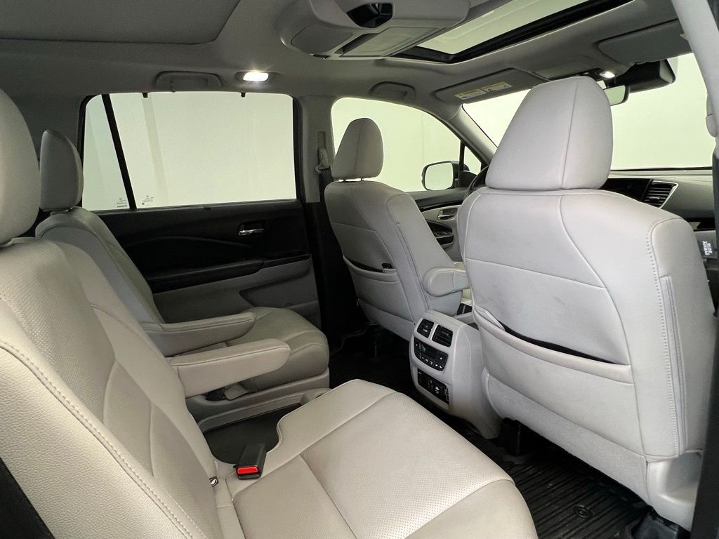 Thumbnail: 2019 Honda Pilot - 8