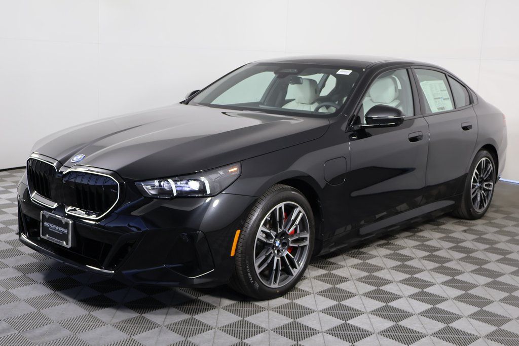 Thumbnail: 2026 BMW 5 Series - 1