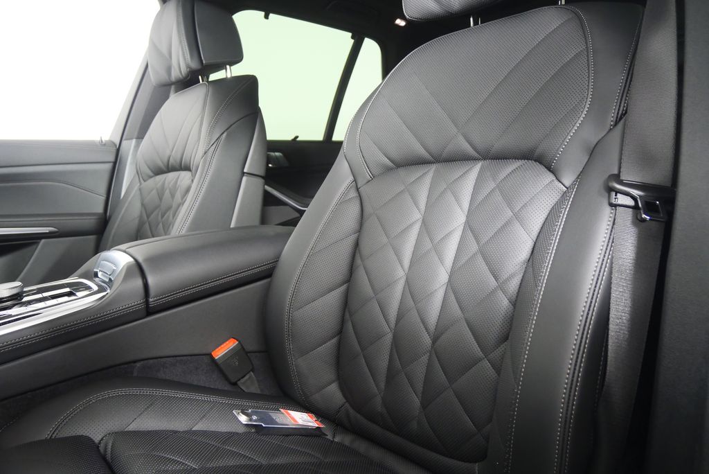 Thumbnail: 2026 BMW X5 - 10