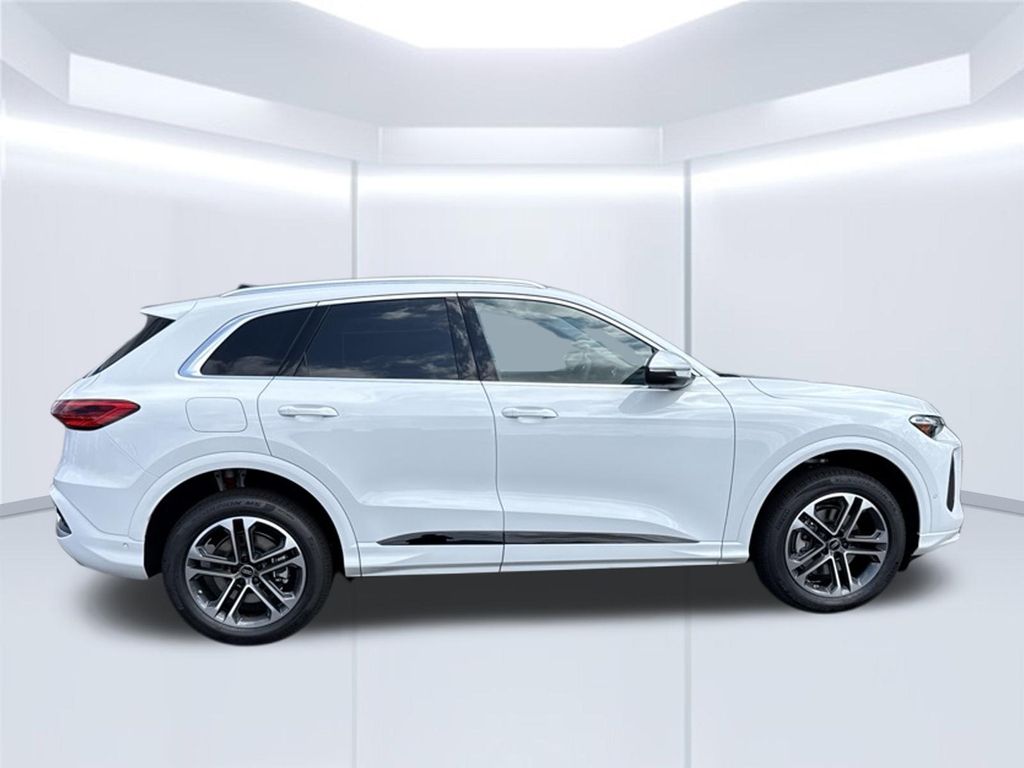 Thumbnail: 2026 Audi Q5 - 6