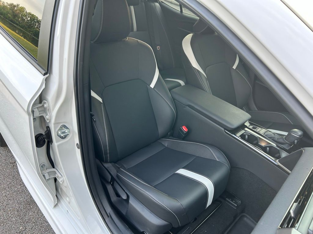 2025 Toyota Camry SE 15