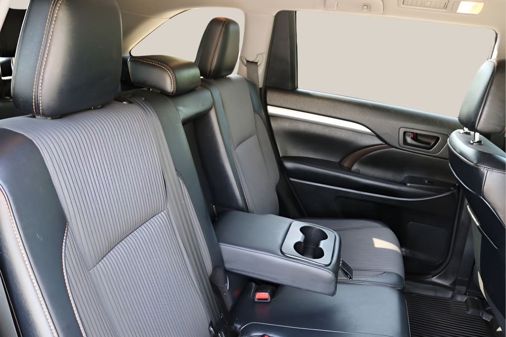 Used Car 2018 Toyota Highlander  Le For Sale Under $25,000 In Austin, Texas