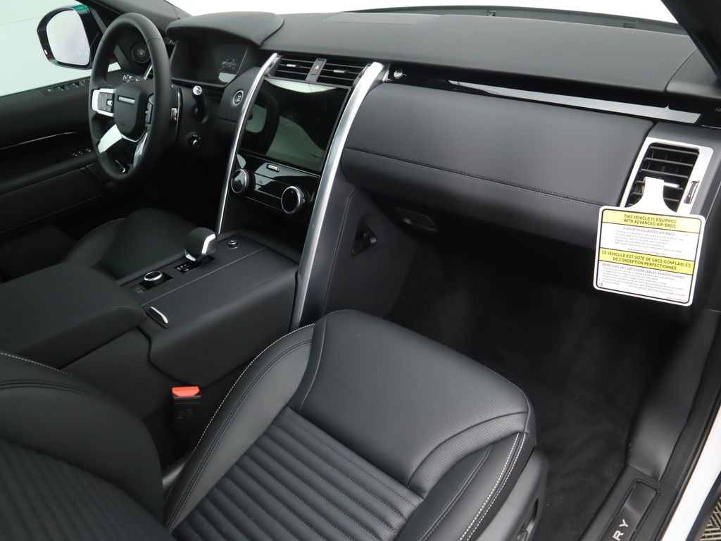 Thumbnail: 2025 Land Rover Discovery - 19