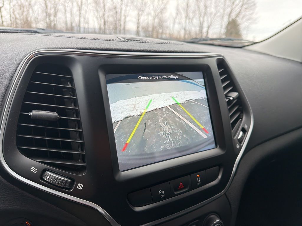 Thumbnail: 2021 Jeep Cherokee - 30