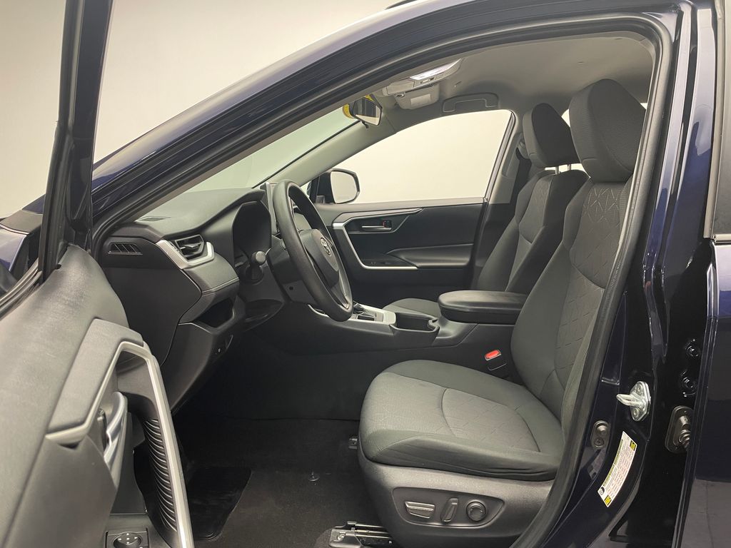 2023 Toyota RAV4 XLE 12
