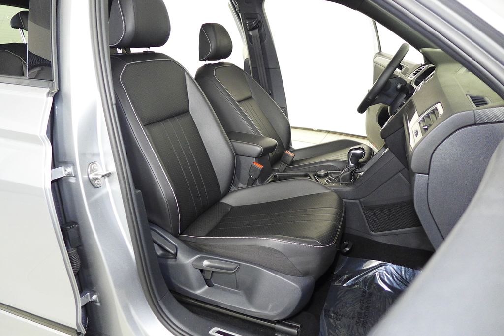 Thumbnail: 2022 Volkswagen Tiguan - 19