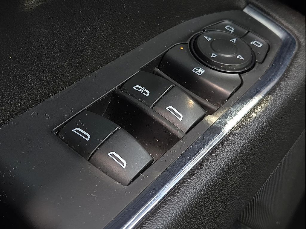 2023 Chevrolet Silverado 1500 LT - Photo 16