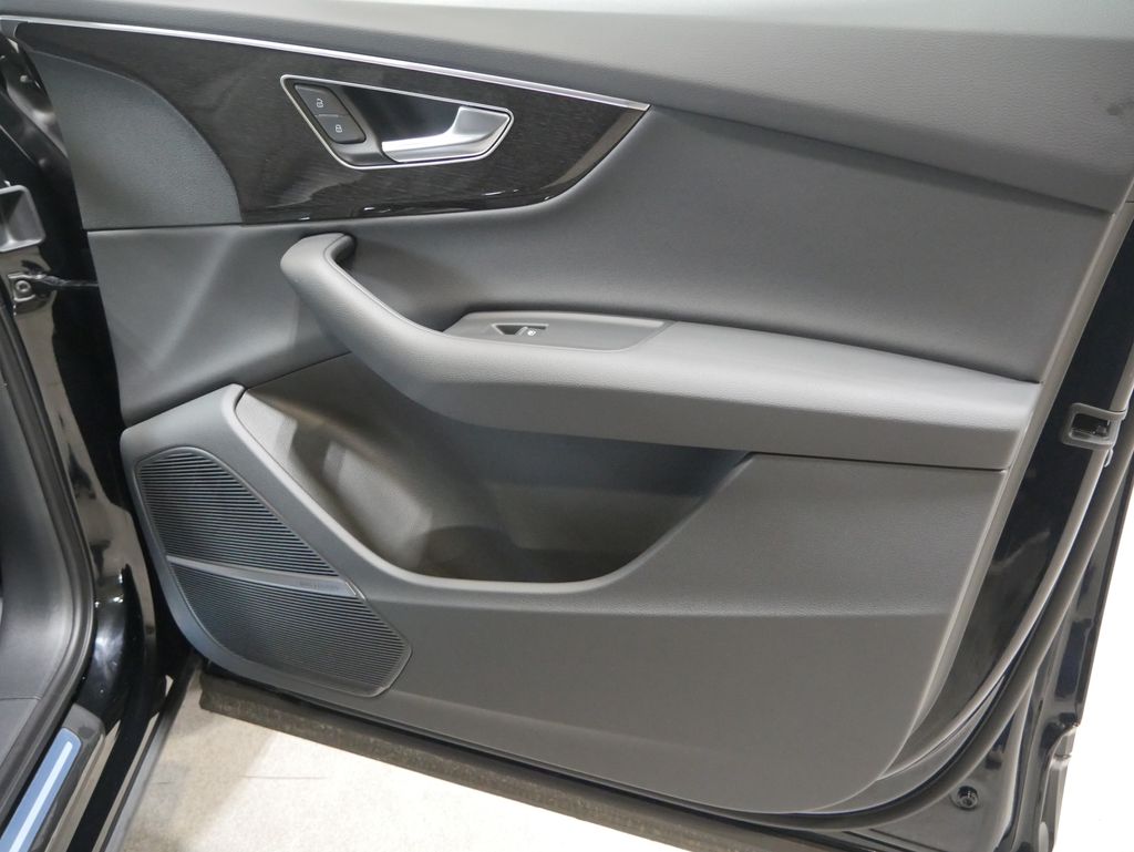 Thumbnail: 2026 Audi Q7 - 23