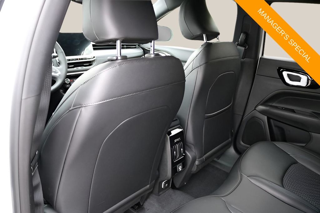 New 2026 White Jeep Latitude Altitude image 14