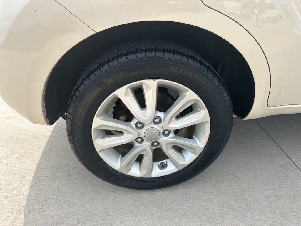 2013 Dune Kia Soul Plus FWD Hatchback