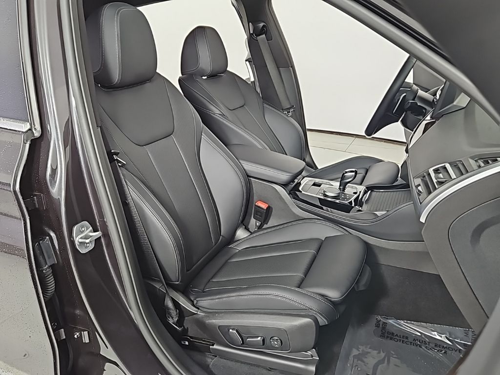 Thumbnail: 2025 BMW X4 - 19