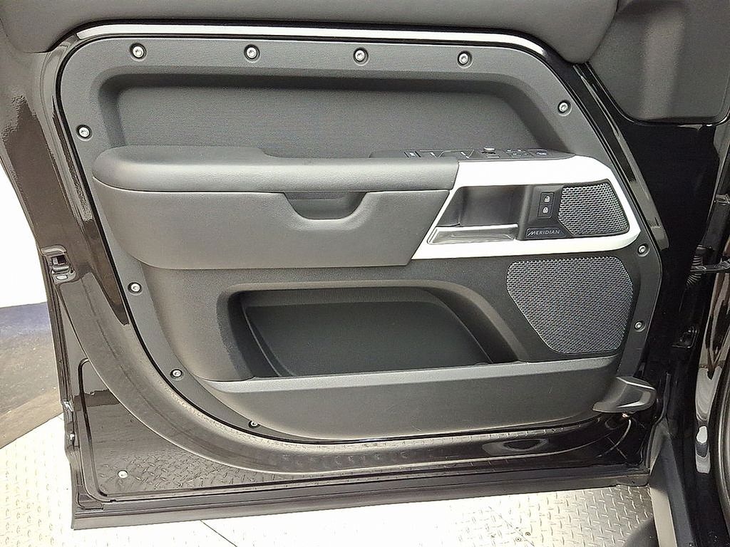 2020 Land Rover Defender 110 12
