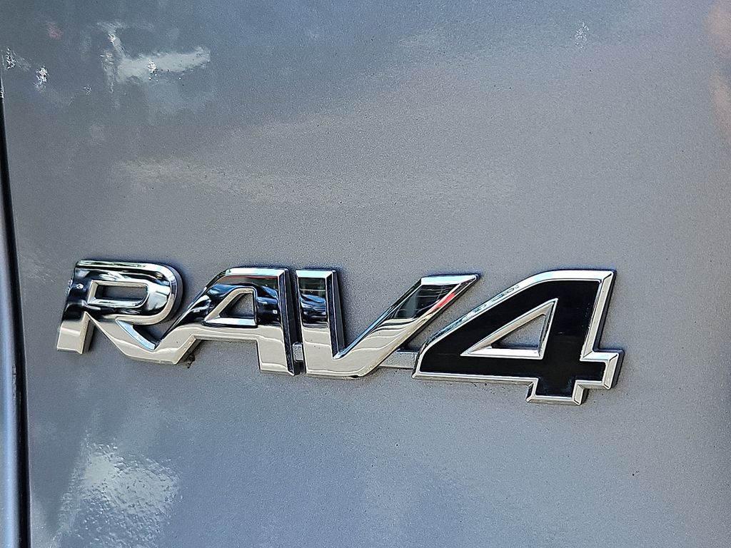Thumbnail: 2020 Toyota RAV4 - 29