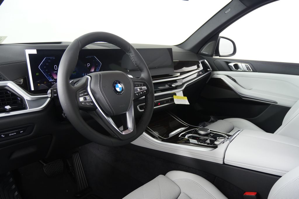 Thumbnail: 2026 BMW X5 - 13