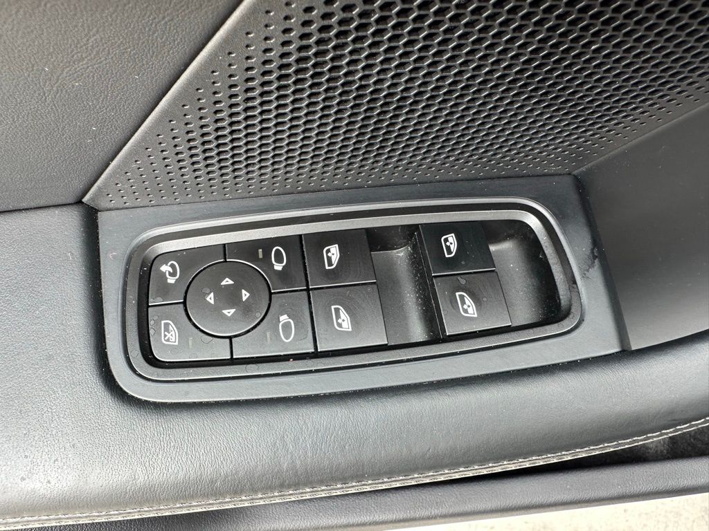 Thumbnail: 2025 Porsche Taycan - 20