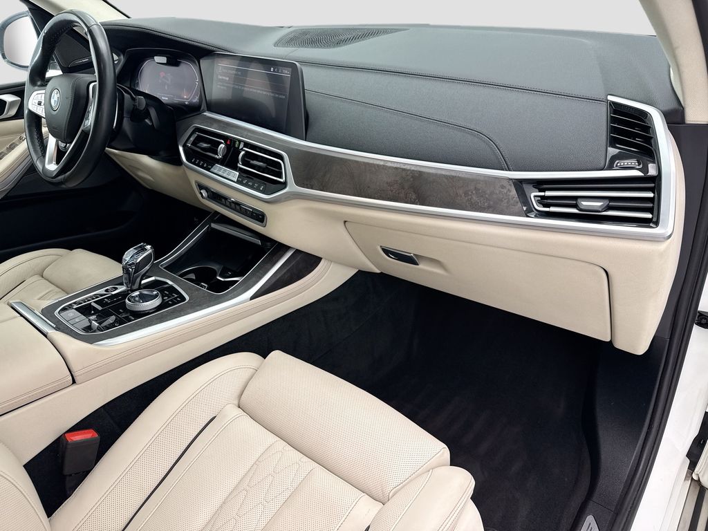 Thumbnail: 2021 BMW X7 - 16