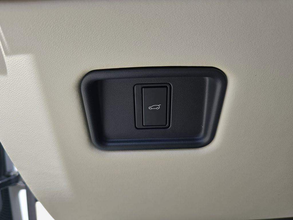 New 2026 White Land Rover SE image 27