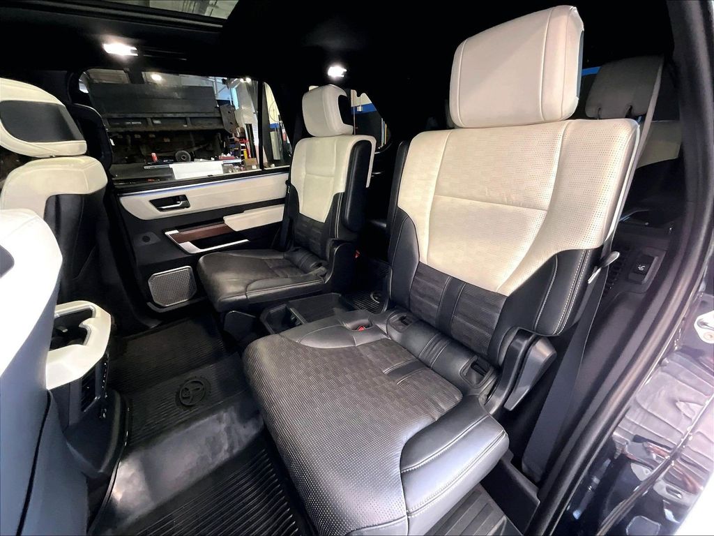 2024 Toyota Sequoia — photo 15