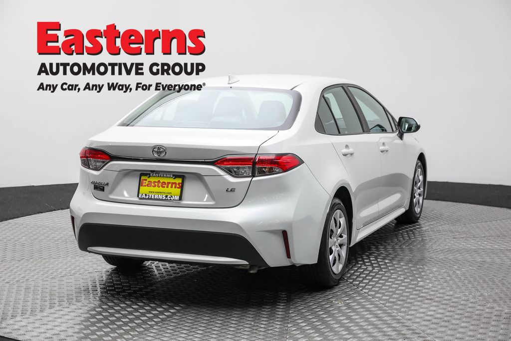 Used 2022 White Toyota LE image 5
