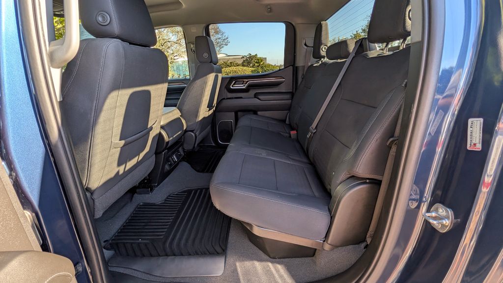 Used 2022 Chevrolet Silverado 1500 LT 4D Crew Cab