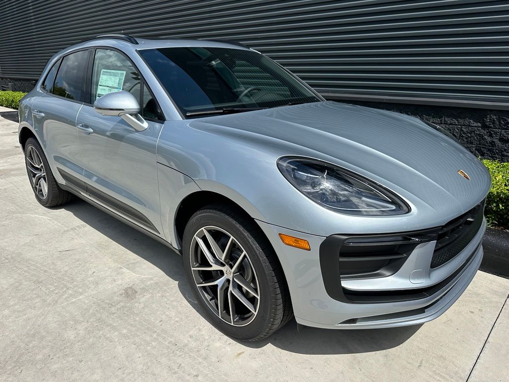 Thumbnail: 2026 Porsche Macan - 12