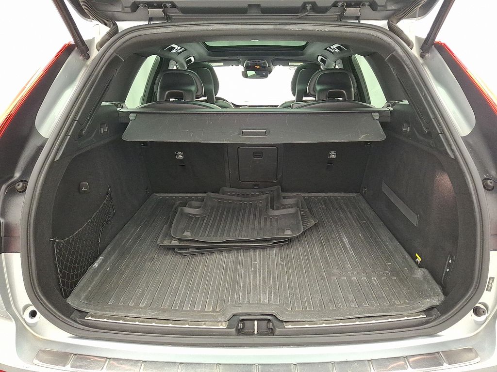 Thumbnail: 2018 Volvo XC60 - 28