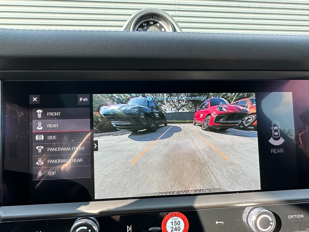 Thumbnail: 2026 Porsche Macan - 32