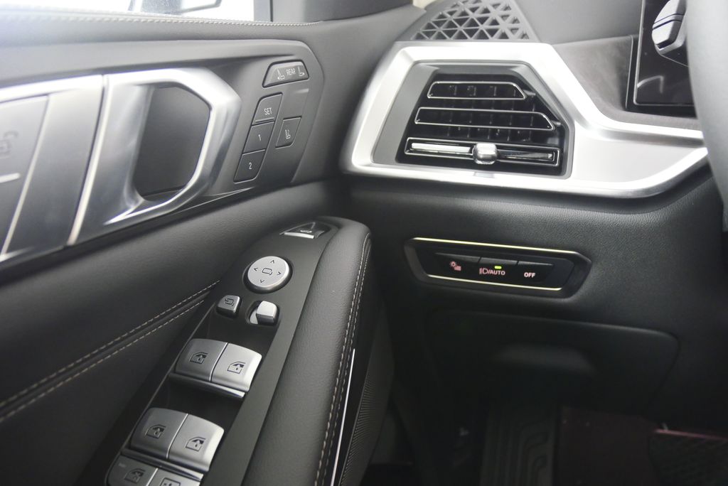 2026 BMW X7 xDrive40i 21