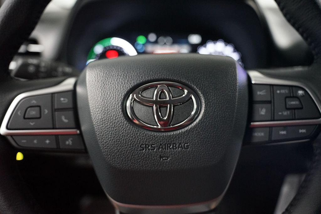 Thumbnail: 2025 Toyota Sienna - 19