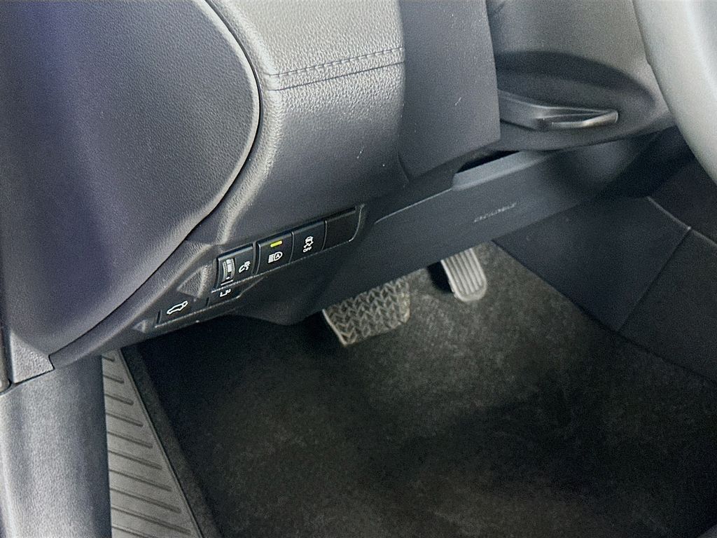 Thumbnail: 2025 Toyota Corolla Cross - 10