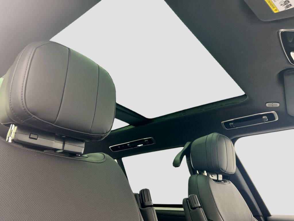 Thumbnail: 2026 Land Rover Range Rover - 18