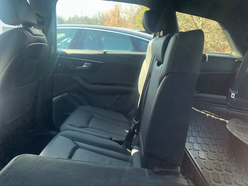 Thumbnail: 2023 Audi Q7 - 6