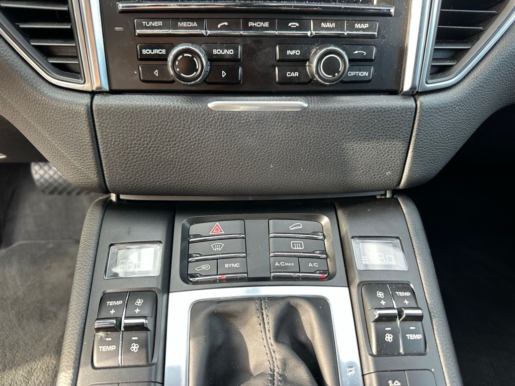 Thumbnail: 2016 Porsche Macan - 24