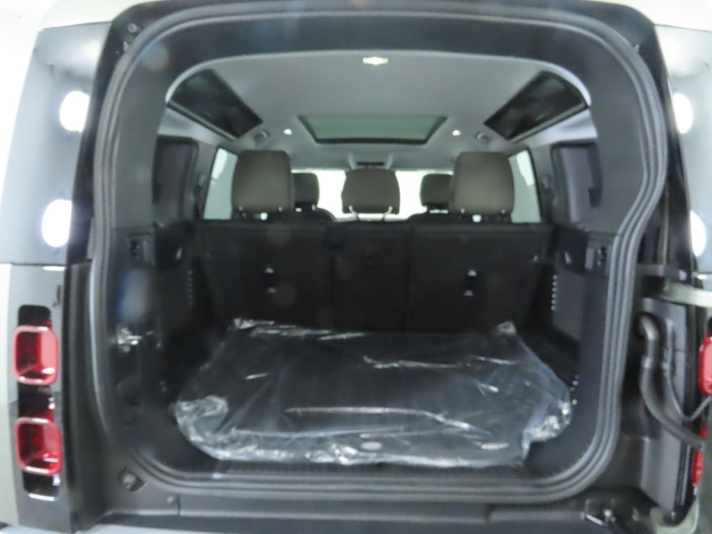 2025 Land Rover Defender 110 30