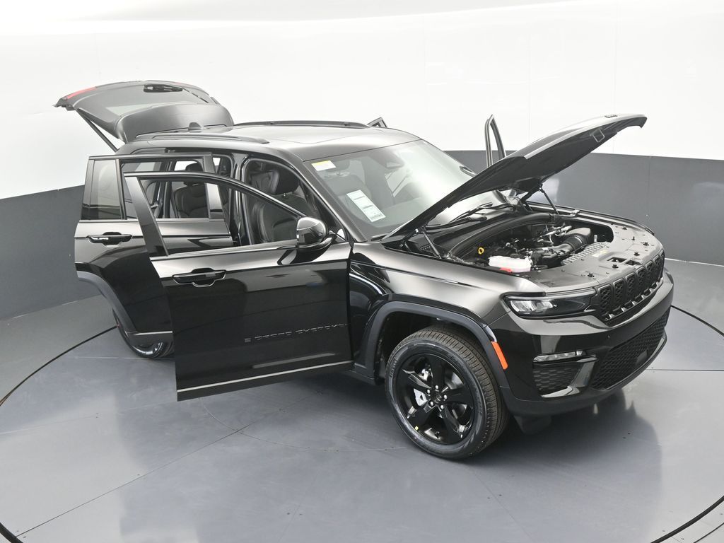 New 2025 Diamond Black Crystal Pearlcoat Jeep Limited image 64