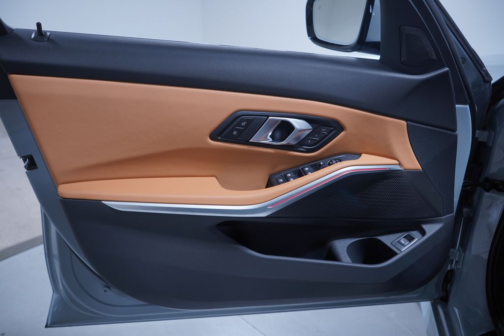 Thumbnail: 2026 BMW 3 Series - 10