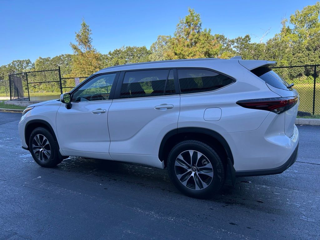 Thumbnail: 2025 Toyota Highlander - 3